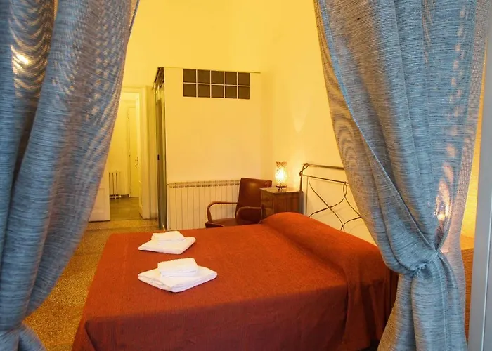 Mr Frills Pensjonat 4*